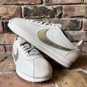 Nike Woman's Classic Cortez Premium Bone Gold Casual Shoes Sneakers Size 8.5